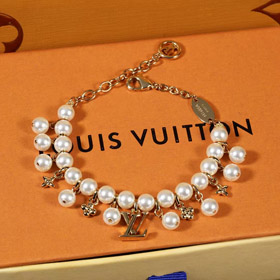 Louis Vuitton LV gold metal fine chain pearl letter flower pendant bracelet -0136  