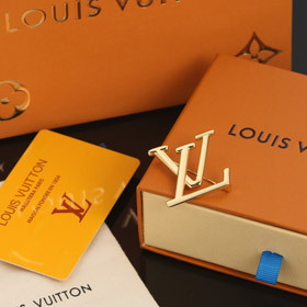 Louis Vuitton LV Letter Metal Brooch-0393
